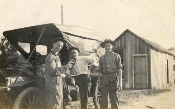 George Barton Hall (left) with two friends at Hall City (1913).