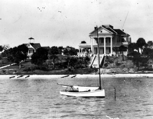 Useppa Inn on Useppa Island off the coast of present-day Collier County. The inn was developed originally by John M. Roach of Chicago, and later bought by Barron G. Collier (photo circa 1910).