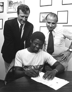 Miami-Dade Community College North Campus student Warren Cromartie signing with the Montreal Expos baseball team (1973)