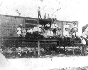 Yamato farmers at railroad siding: Yamato, Florida (1911)