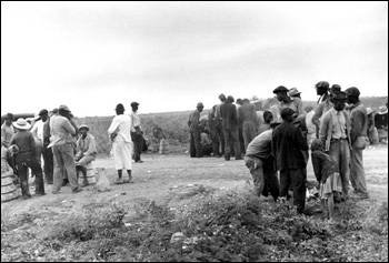 Migrant agricultural workers waiting to be paid: Homestead, Florida (1939)