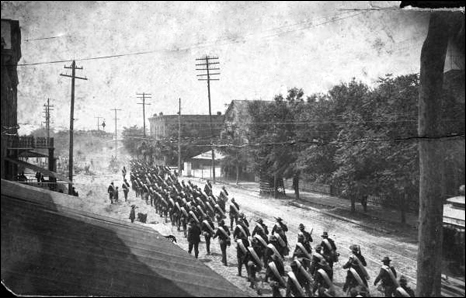 Troops en route to Cuba (1898)