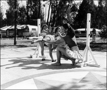 Evelyn Stillwell teaches a ballet class: Sarasota, Florida (1953)