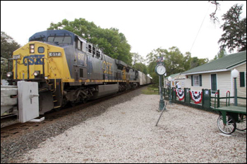 CSX locomotive 617 passing by the Railside House Museum: Hawthorne, Florida (2006)