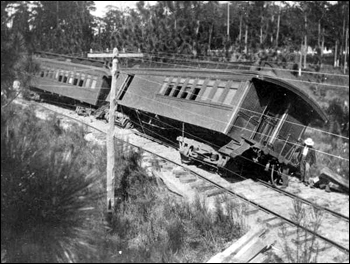 Wreck on DeLand branch at foot of reverse curve (1909)