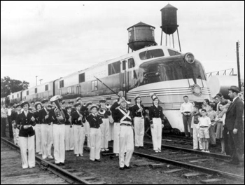 Arrival of the Orange Blossom Special train: Plant City, Florida (1938)