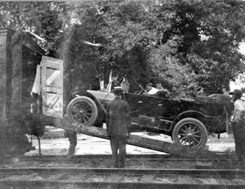 Car being loaded onto a train at De Leon Springs for a trip to Buffalo, New York (1912)