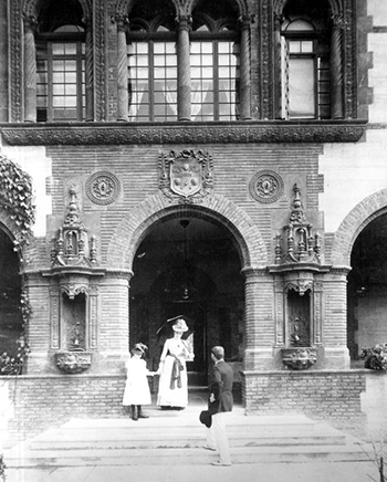 Ladies entrance to the Ponce de Leon hotel: St. Augustine, Florida (1890s)