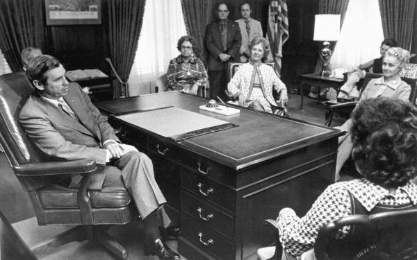 Women meet with Florida Governor Reubin Askew