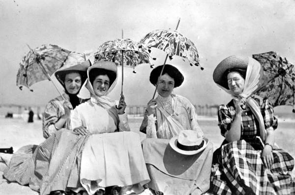 Quartette of northern visitors - Daytona Beach, Florida