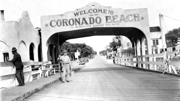 Gateway welcoming visitors to Coronado Beach (1940).