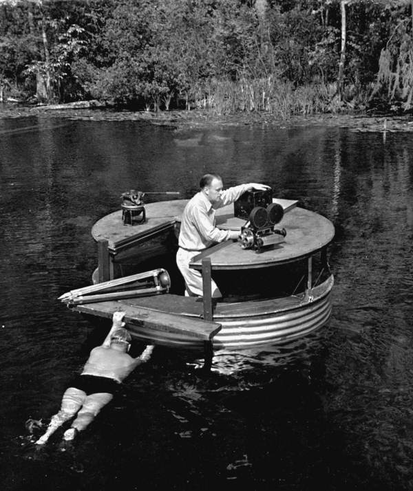 Newt Perry propels the underwater diving bell, along with cameraman Russ Erving (1941).