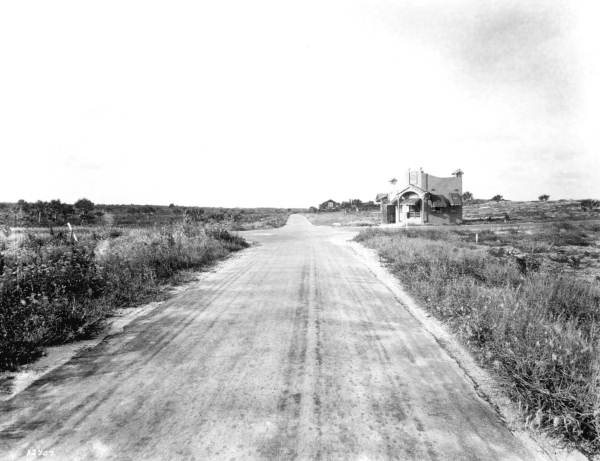 Boca Raton real estate office on Ocean Drive. With the boom in danger, many of the surrounding lots would go unsold for years (1925).