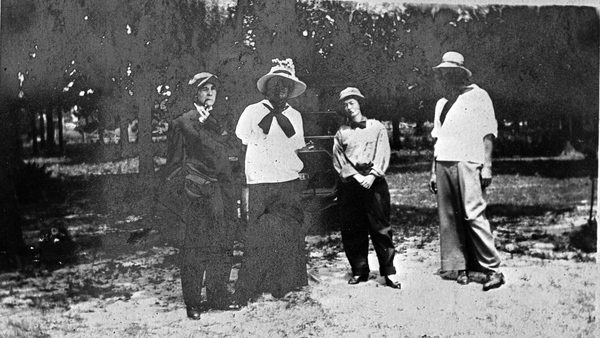 Visitors at Orange Lake, possibly involved in the debate on voting rights for women (photo 1914).