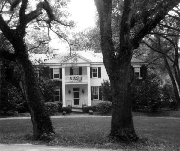 Main house of the El Destino Plantation