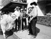 Bob Cobb talks to some local cowboys and Patrolman H.M. Whitworth while Silver looks on - Ocala, Florida .