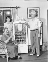 Florida visitors sampling some Florida orange juice at the Highlands Hotel- Ocala, Florida.