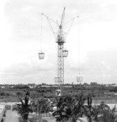 "Crow's nest" amusement ride at Pirates World - Dania, Florida