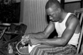 Alphonso Jennings adding a handle to a white oak basket - Lamont, Florida