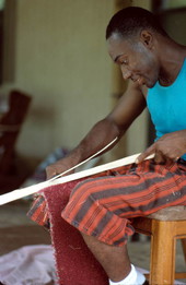 Alphonso Jennings cutting strips of white oak to make a basket - Lamont, Florida