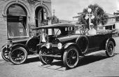 Two Hudson Super-Six Touring cars in front of Citizens Bank of Kissimmee.